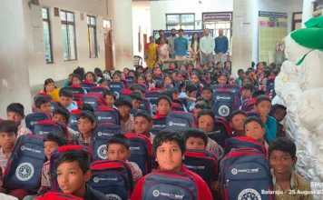 పేద విద్యార్థులకు అండగా నిలవాలి: ఎంఈఓ రవీందర్ రాజు