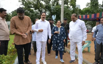 మదీనాగూడ, హఫీజ్పేట్లో పౌర సమస్యలపై సమీక్ష