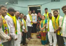 నాలాలో గల్లంతైన బాలయ్య కుటుంబానికి రూ.50 వేల సాయం.. ప్రభుత్వం స్పందించాలి: వాసిలి చంద్రశేఖర్ ప్రసాద్