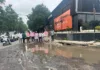 ప్రజా సమస్యపై వెంటనే స్పందన.. గుంతలమయమైన రోడ్డుపై అధికారులకు శ్రీనివాస్ గౌడ్ సూచనలు