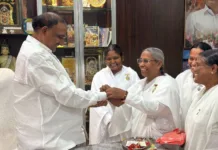 PAC చైర్మన్ ఆరెకపూడి గాంధీకి రాఖీ కట్టిన బ్రహ్మకుమారిలు