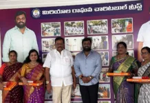 మిరియాల ప్రీతమ్కు రాఖీ కట్టిన మహిళలు