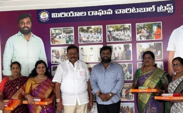 మిరియాల ప్రీతమ్కు రాఖీ కట్టిన మహిళలు