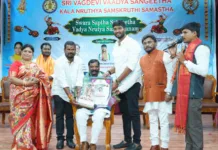 సేవా రత్న అవార్డుతో బేరి రామచందర్ యాదవ్కు ఘన సత్కారం