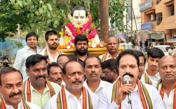 18 ఏళ్లకే ఓటు హక్కు కల్పించిన మహానేత రాజీవ్ గాంధీ: జగదీశ్వర్ గౌడ్