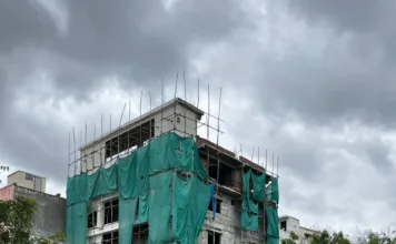 దీప్తిశ్రీనగర్లో ప్రభుత్వ శిఖం భూమి వివాదం.. అనుమతులు రద్దు చేయాలని జనం కోసం డిమాండ్