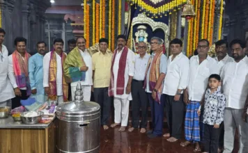 మాదాపూర్ విలేజ్లో ఘనంగా శ్రీ కృష్ణాష్టమి వేడుకలు.. ప్రత్యేక పూజలు చేసిన PAC చైర్మన్ ఆరెకపూడి గాంధీ
