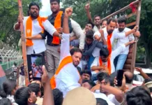 ఫీజు రీయింబర్స్మెంట్ బకాయిలపై బీజేపీ ఆందోళన.. రవికుమార్ యాదవ్ అరెస్ట్