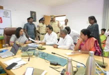 శేరిలింగంపల్లి ప్రజలకు 6 గ్యారంటీలు వెంటనే అందించాలి.. కమిషనర్కు కొమిరిశెట్టి సాయిబాబా వినతి
