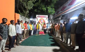 వీరనారి చాకలి ఐలమ్మ వర్ధంతి ఘనంగా.. భారీగా పాల్గొన్న కాలనీవాసులు