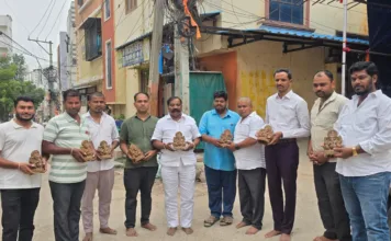 మట్టి వినాయకుడిని పూజిద్దాం.. పర్యావరణాన్ని కాపాడుదాం: బేరి రామచందర్ యాదవ్