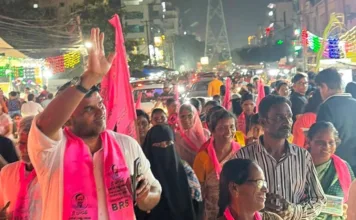 కొండాపూర్లో బాకీ కార్డుల పంపిణీ.. కాంగ్రెస్ హామీలపై అలావుద్దీన్ పటేల్ ప్రశ్నలు