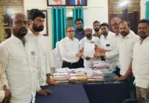 400 ఏళ్ల నాటి సమాధుల భూమిని కాపాడాలని తహసీల్దార్కు వినతి