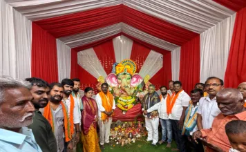 గుల్మోహర్ పార్క్ కాలనీలో గణనాథుడికి ఘనంగా ప్రత్యేక పూజలు.. పాల్గొన్న సాయిబాబా