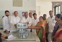 105 అంగన్వాడీ కేంద్రాలకు ప్రెషర్ కుక్కర్లు.. సొంత నిధులతో పంపిణీ చేసిన ఆరెకపూడి గాంధీ