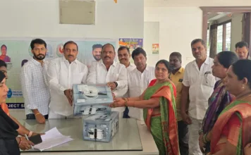 105 అంగన్వాడీ కేంద్రాలకు ప్రెషర్ కుక్కర్లు.. సొంత నిధులతో పంపిణీ చేసిన ఆరెకపూడి గాంధీ