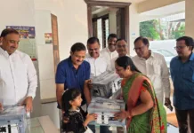 మనవరాలి జన్మదినం సందర్భంగా 105 అంగన్వాడీ కేంద్రాలకు ప్రెషర్ కుక్కర్లు