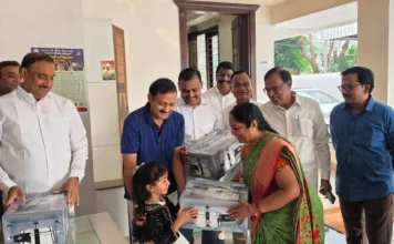మనవరాలి జన్మదినం సందర్భంగా 105 అంగన్వాడీ కేంద్రాలకు ప్రెషర్ కుక్కర్లు