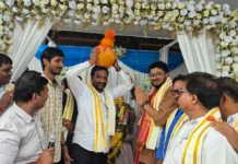 రూ.1.80 లక్షలకు గణేష్ లడ్డూ వేలం.. దక్కించుకున్న కాంట్రాక్టర్ వెంగళరావు