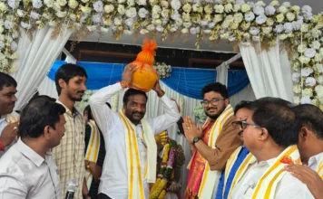 రూ.1.80 లక్షలకు గణేష్ లడ్డూ వేలం.. దక్కించుకున్న కాంట్రాక్టర్ వెంగళరావు