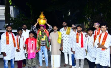 హఫీజ్పేట్లో ఘనంగా గణేష్ లడ్డూ వేలం.. రూ.1.85 లక్షలకు కనకమామిడి సురేందర్ గౌడ్ కైవసం…