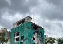 సీజ్ చేసిన భవనంలో పనులు కొనసాగుతున్నాయంటూ ఫిర్యాదు.. క్రిమినల్ కేసులు నమోదు చేయాలని జనం కోసం డిమాండ్