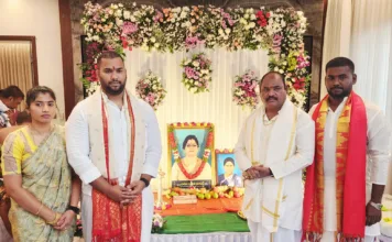 రాగం సుజాత యాదవ్ జ్ఞాపకార్థం పెద్దలకు బియ్యం