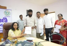 ఇజ్జత్నగర్ హౌస్ ట్యాక్స్ సమస్యలపై కమిషనర్కు వినతి.. వివరాలు సరిచేయాలని డిమాండ్