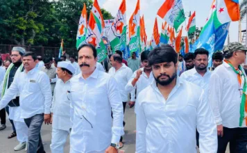 ట్యాంక్బండ్పై కాంగ్రెస్ భారీ నిరసన