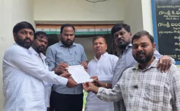 ఖానామెట్లో ప్రభుత్వ భూములపై సీపీఐ ఆందోళన