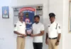 పోయిందనుకున్న ఐఫోన్ను యజమానికి అప్పగించిన మియాపూర్ ట్రాఫిక్ పోలీసులు