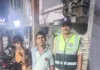 రోడ్డుపై ఒంటరిగా కనిపించిన 6 ఏళ్ల బాలుడు.. 2 గంటల్లో తండ్రి చెంతకు చేర్చిన రాయదుర్గం పోలీసులు