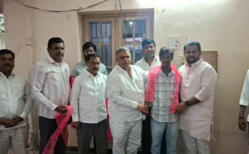 నల్లగండ్లలో బీఆర్ఎస్కు ఊపు.. పార్టీలో చేరిన 100 మంది యువత!