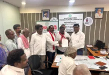 దీప్తిశ్రీనగర్ స్ట్రీట్ వెండార్స్ సమస్యను పరిష్కరించాలి: కొంగరి కృష్ణ