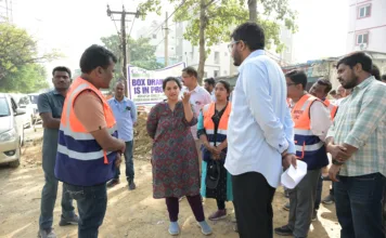 మియాపూర్లో క్రీడా సదుపాయాలు, డ్రైనేజీ వ్యవస్థపై సైబరాబాద్ మున్సిపల్ కమిషనర్ తనిఖీ