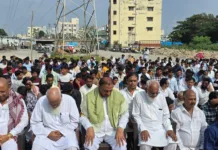 ఎల్లమ్మబండ ఈద్గాలో వర్షాల కోసం ముస్లింల ప్రత్యేక ప్రార్థనలు