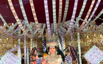 రూ.12.34 లక్షల కరెన్సీ అలంకరణతో ఆకట్టుకున్న న్యూకాలనీలో శ్రీమహాలక్ష్మీ దేవి