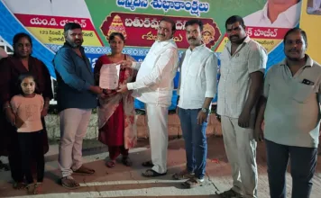 నిరుపేద మహిళ వైద్య చికిత్సకు రూ.లక్ష సాయం