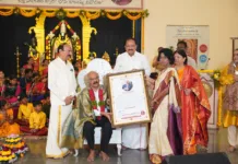 మాజీ ఉపరాష్ట్రపతి వెంకయ్య నాయుడు చేతుల మీదుగా డా. సత్య సింధుజకు ధైర్య పురస్కారం