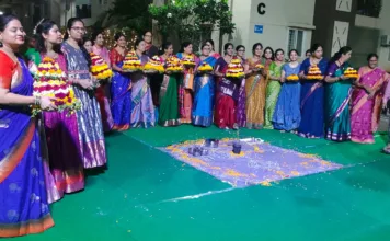 ఇజ్జత్నగర్లో ఘనంగా బతుకమ్మ సంబరాలు.. వేడుకల్లో పాల్గొన్న గంగల రాధాకృష్ణ యాదవ్