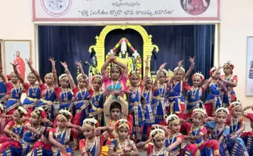 అన్నమయ్య సంకీర్తనలకు శ్రీనిధి నృత్యాలయం శిష్య బృందం నృత్యాంజలి