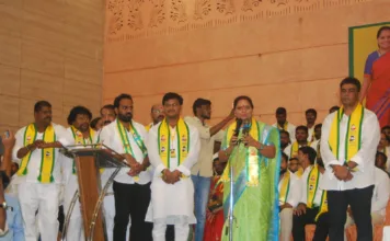 చెత్త సేకరించే కార్మికుల పొట్టగొడితే ఊరుకునేది లేదు.. రాజధాని రణభేరిలో ప్రభుత్వానికి కల్వకుంట్ల కవిత వార్నింగ్..